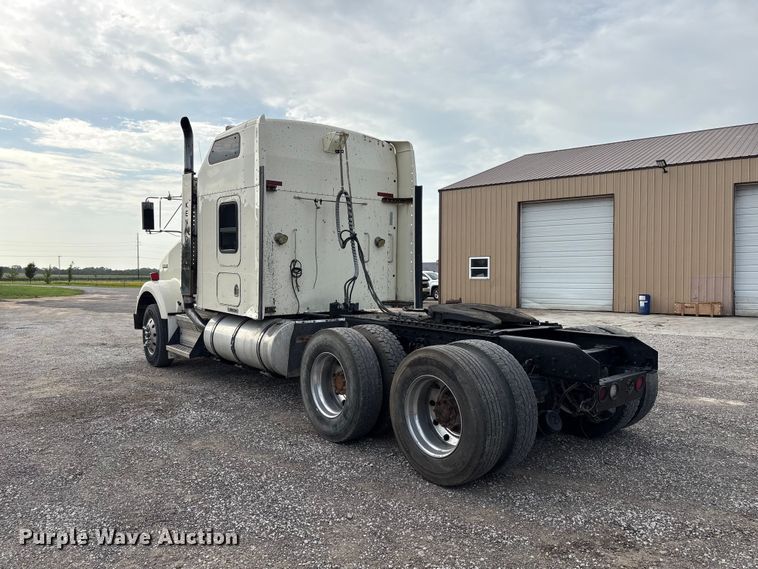 image for item EW8995 2006 Kenworth T800 semi truck