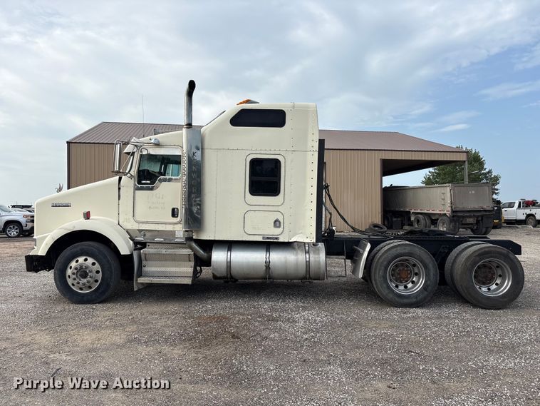 image for item EW8995 2006 Kenworth T800 semi truck