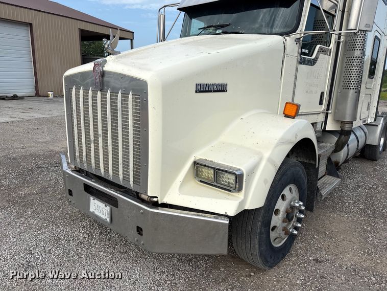 image for item EW8995 2006 Kenworth T800 semi truck