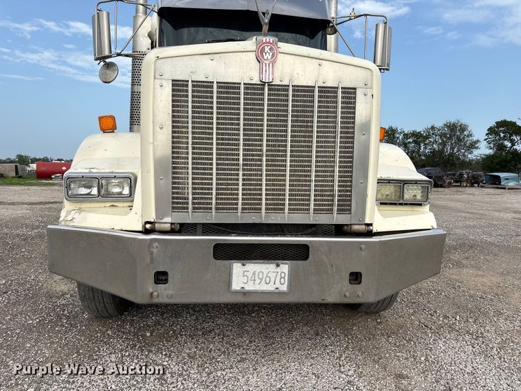 image for item EW8995 2006 Kenworth T800 semi truck