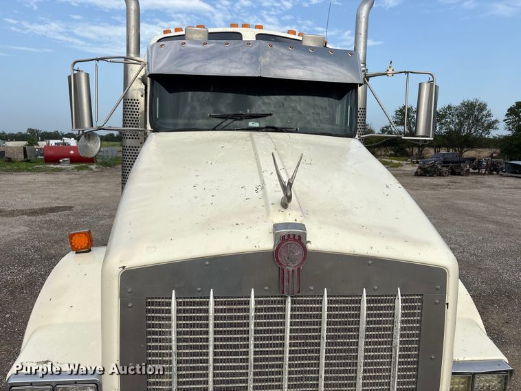 image for item EW8995 2006 Kenworth T800 semi truck