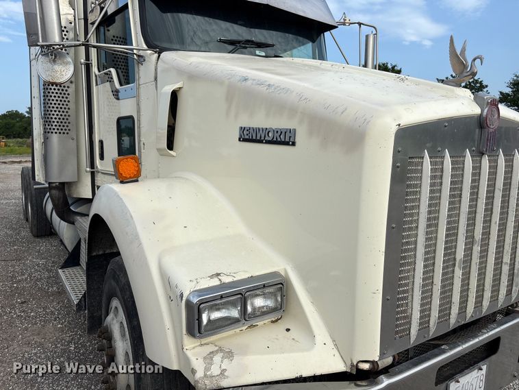 image for item EW8995 2006 Kenworth T800 semi truck