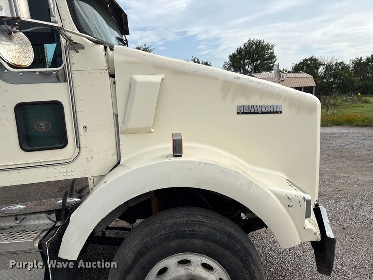 image for item EW8995 2006 Kenworth T800 semi truck
