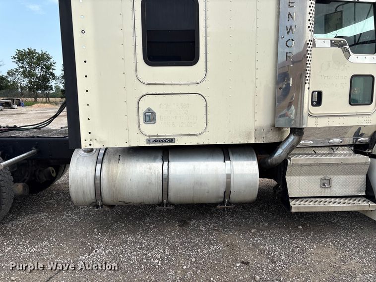 image for item EW8995 2006 Kenworth T800 semi truck