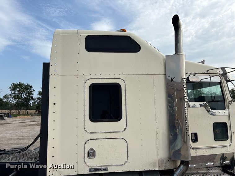 image for item EW8995 2006 Kenworth T800 semi truck