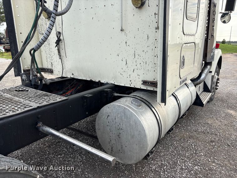 image for item EW8995 2006 Kenworth T800 semi truck