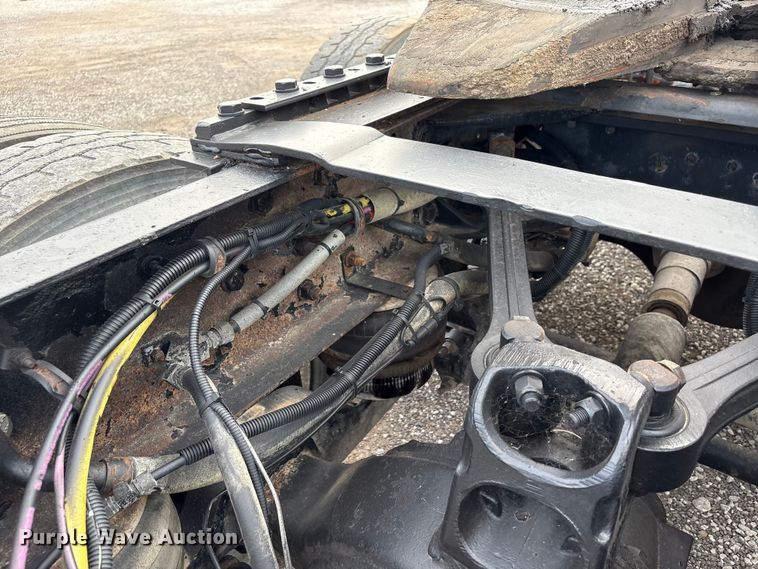image for item EW8995 2006 Kenworth T800 semi truck