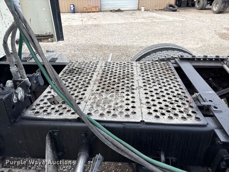 image for item EW8995 2006 Kenworth T800 semi truck