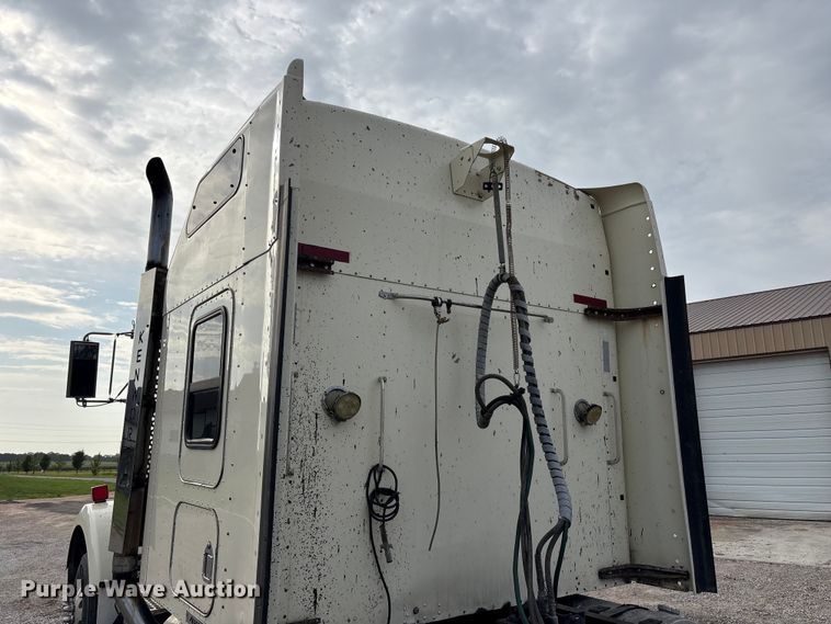 image for item EW8995 2006 Kenworth T800 semi truck