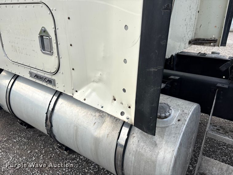 image for item EW8995 2006 Kenworth T800 semi truck