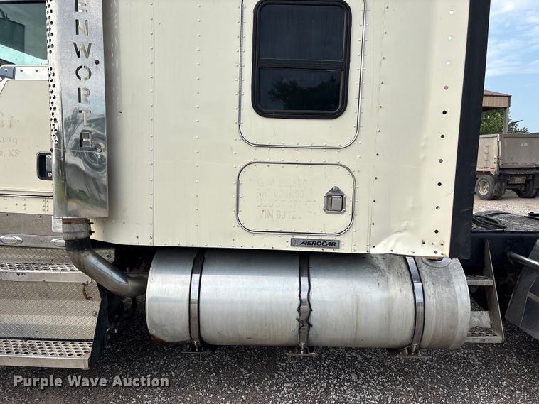 image for item EW8995 2006 Kenworth T800 semi truck