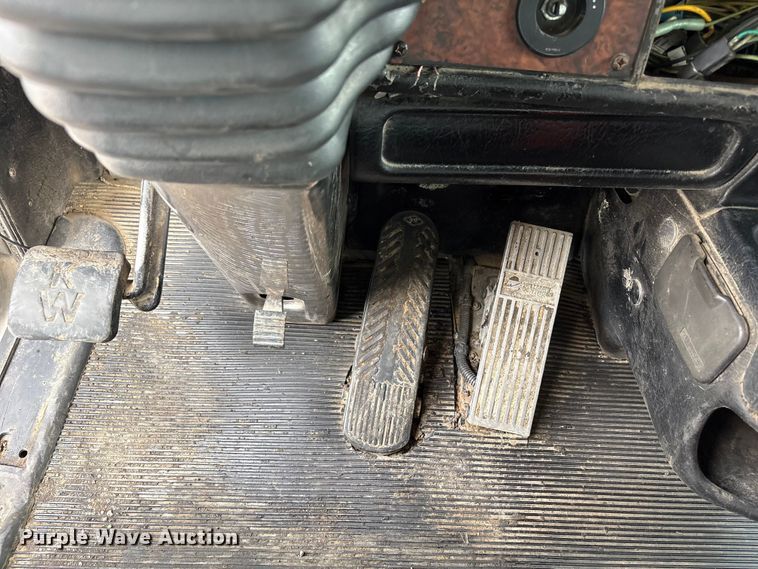 image for item EW8995 2006 Kenworth T800 semi truck