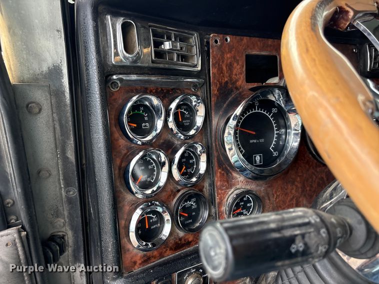 image for item EW8995 2006 Kenworth T800 semi truck