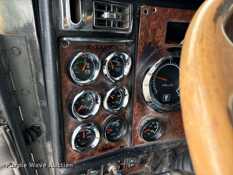 image for item EW8995 2006 Kenworth T800 semi truck