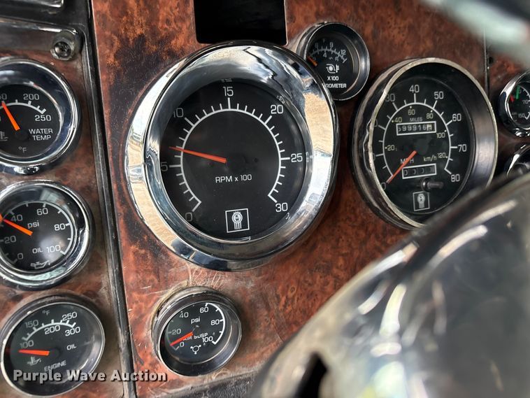 image for item EW8995 2006 Kenworth T800 semi truck