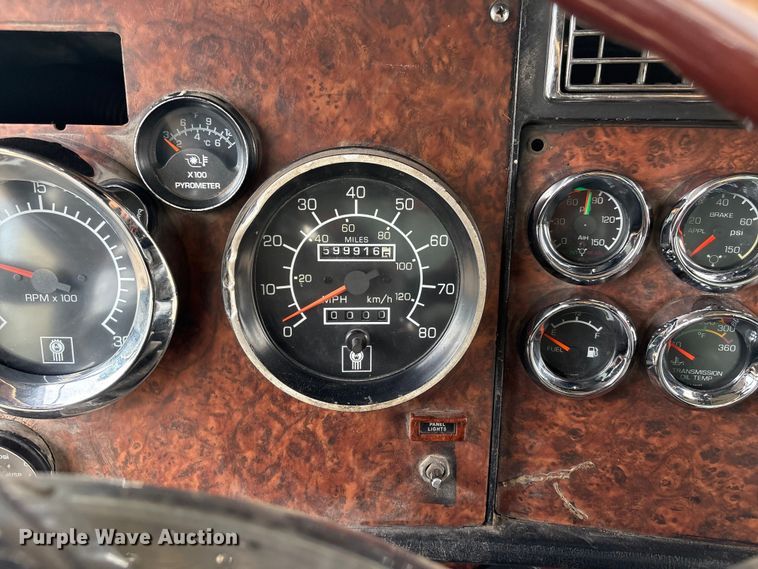 image for item EW8995 2006 Kenworth T800 semi truck