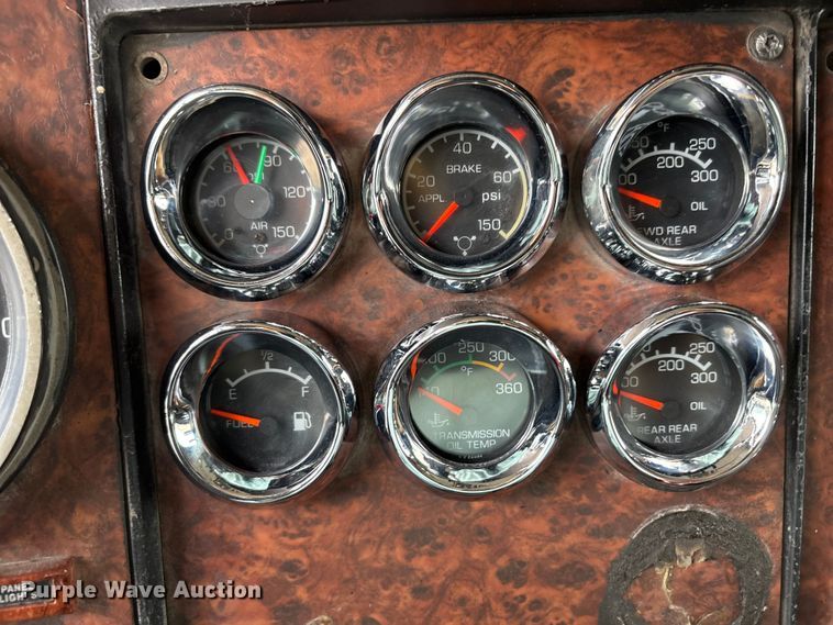 image for item EW8995 2006 Kenworth T800 semi truck