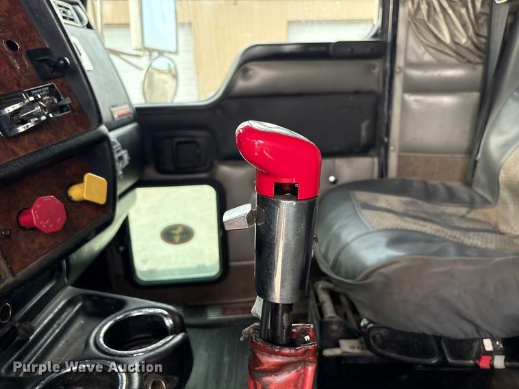 image for item EW8995 2006 Kenworth T800 semi truck