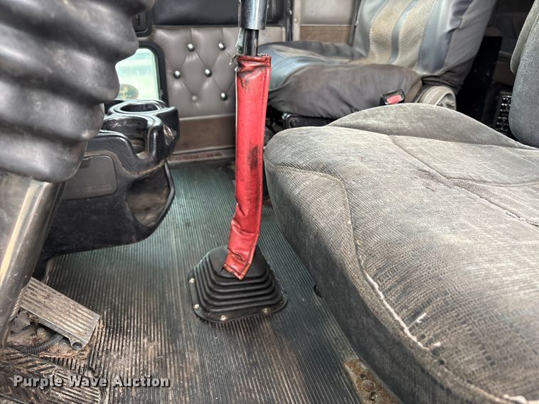 image for item EW8995 2006 Kenworth T800 semi truck