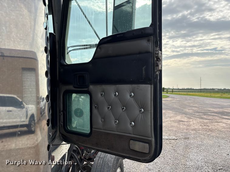 image for item EW8995 2006 Kenworth T800 semi truck