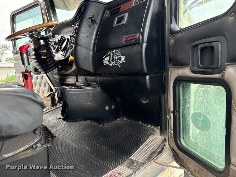 image for item EW8995 2006 Kenworth T800 semi truck