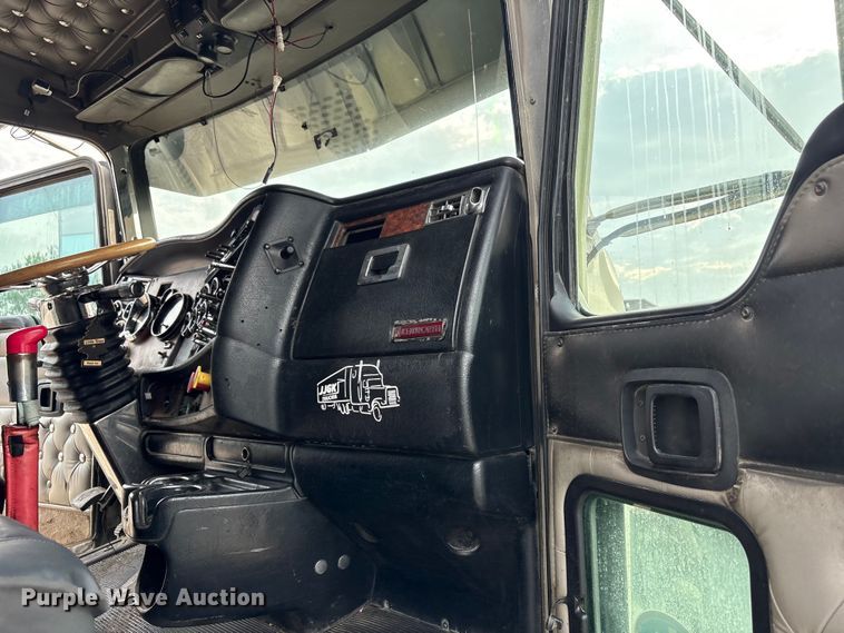image for item EW8995 2006 Kenworth T800 semi truck