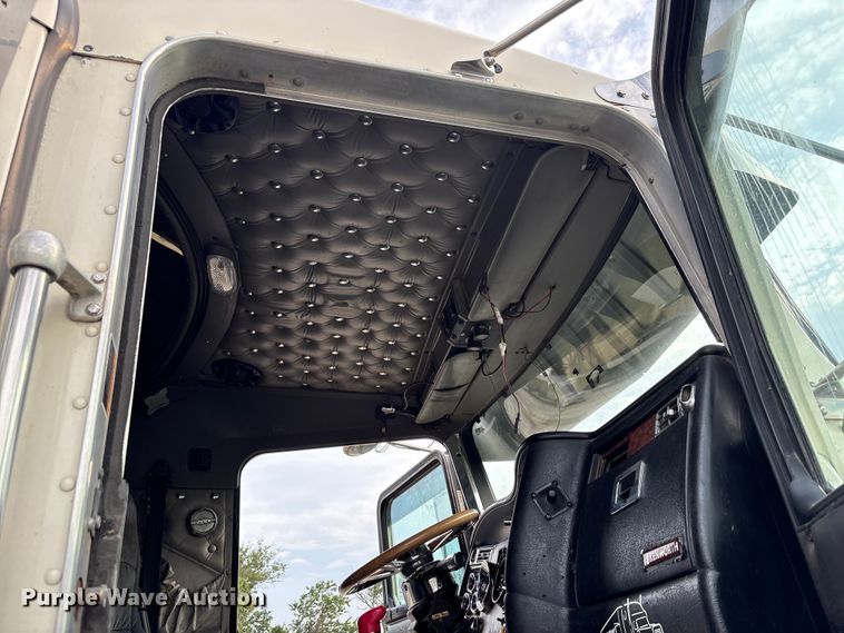 image for item EW8995 2006 Kenworth T800 semi truck
