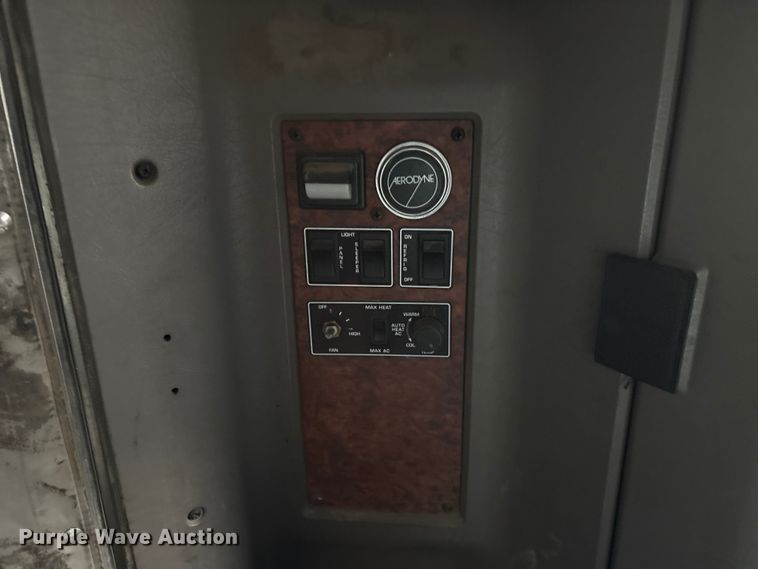 image for item EW8995 2006 Kenworth T800 semi truck