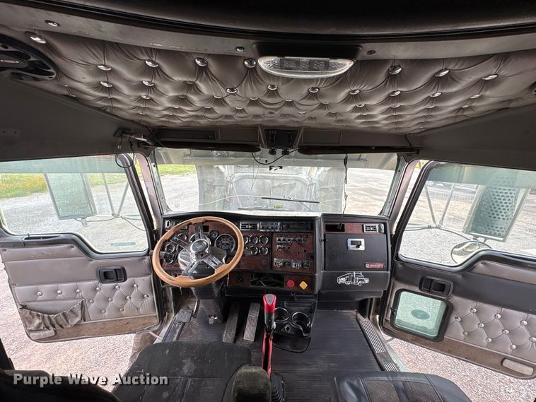 image for item EW8995 2006 Kenworth T800 semi truck