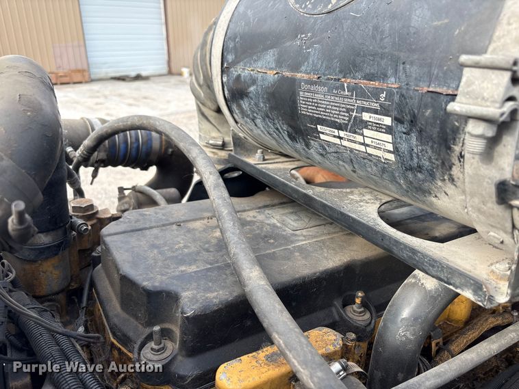 image for item EW8995 2006 Kenworth T800 semi truck