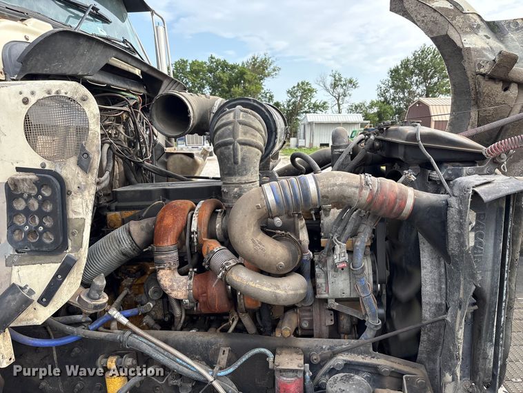 image for item EW8995 2006 Kenworth T800 semi truck