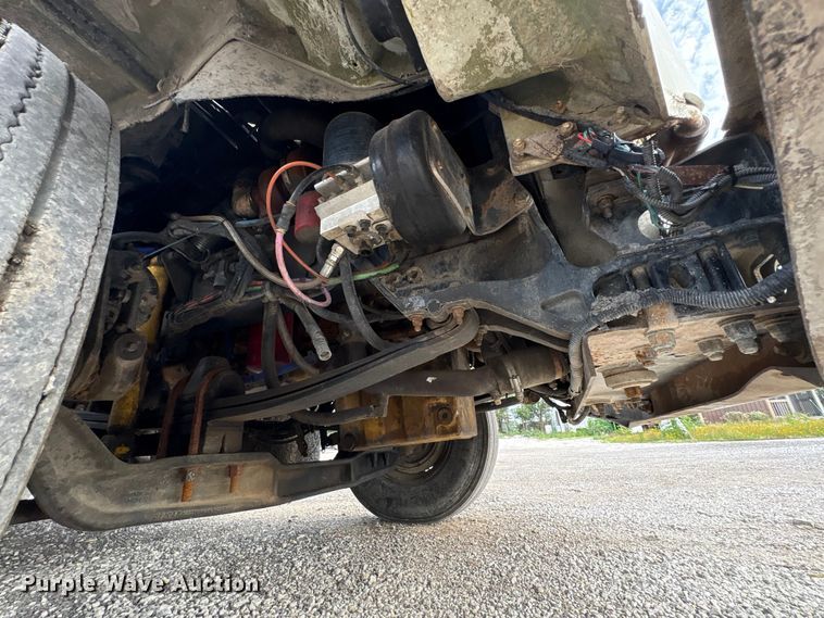 image for item EW8995 2006 Kenworth T800 semi truck