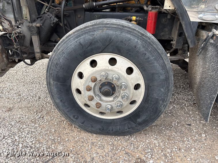 image for item EW8995 2006 Kenworth T800 semi truck
