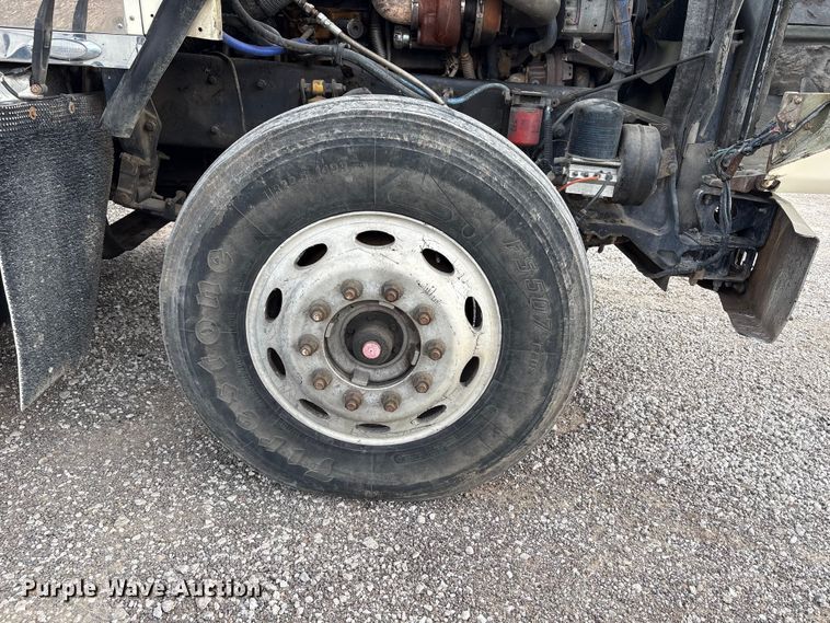 image for item EW8995 2006 Kenworth T800 semi truck