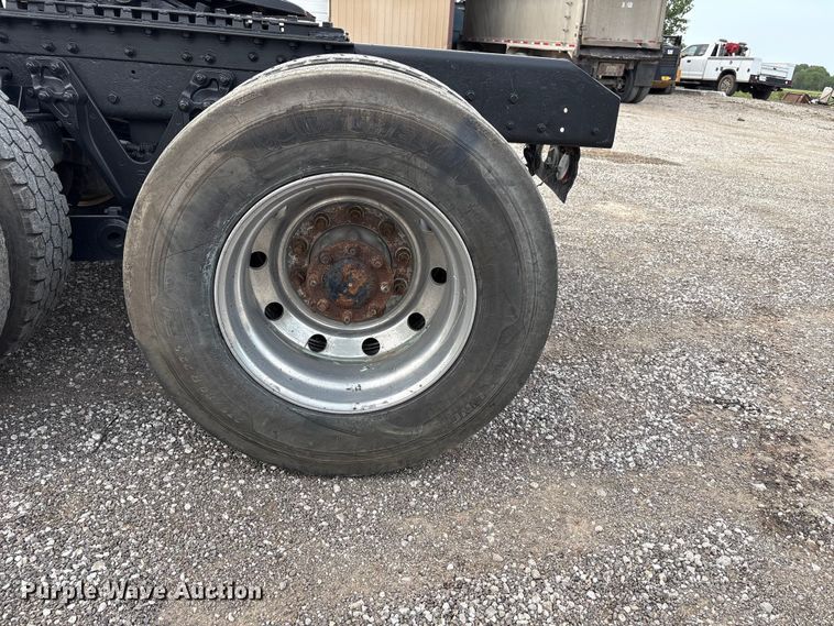 image for item EW8995 2006 Kenworth T800 semi truck