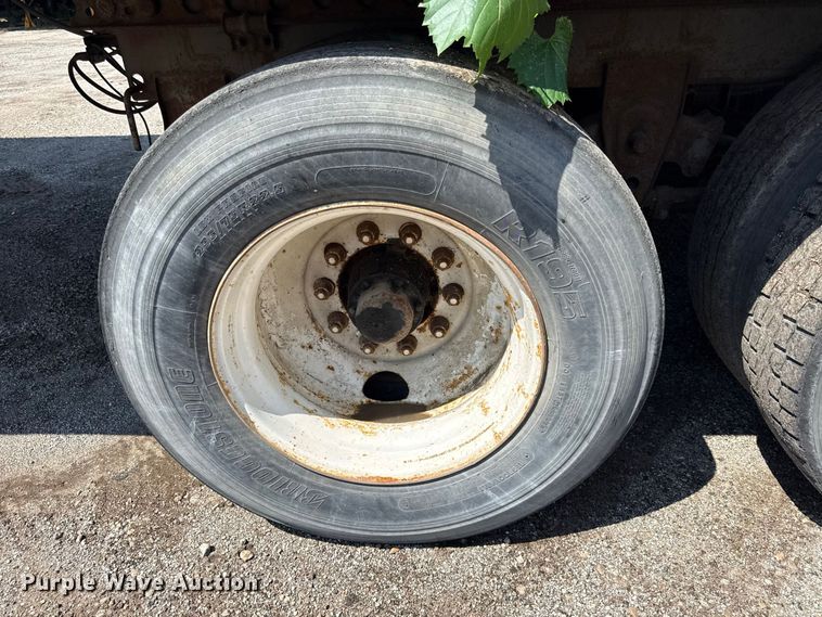 image for item EX2208 2000 Pines dry van trailer