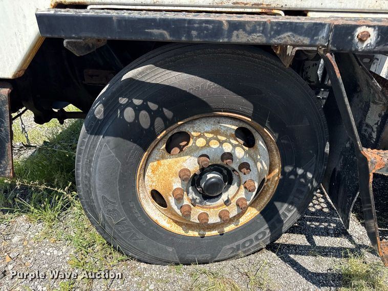 image for item EX2212 2005 Ottawa 30 yard truck