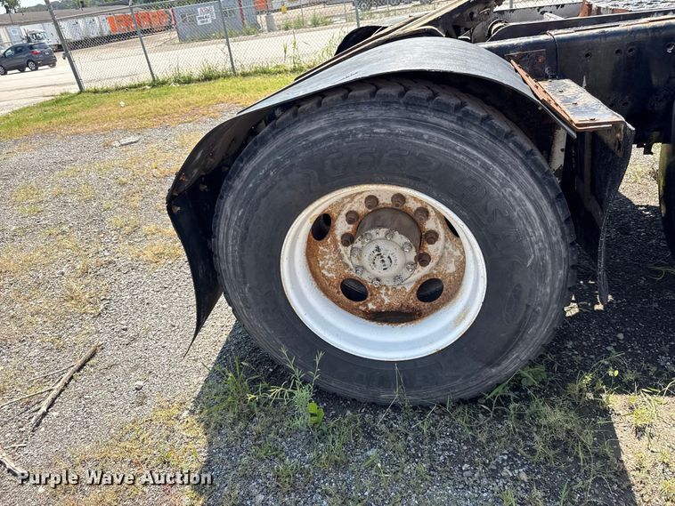 image for item EX2212 2005 Ottawa 30 yard truck