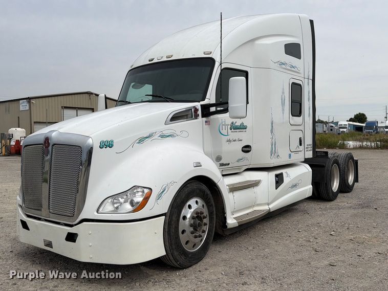 2014 Kenworth T680 semi truck