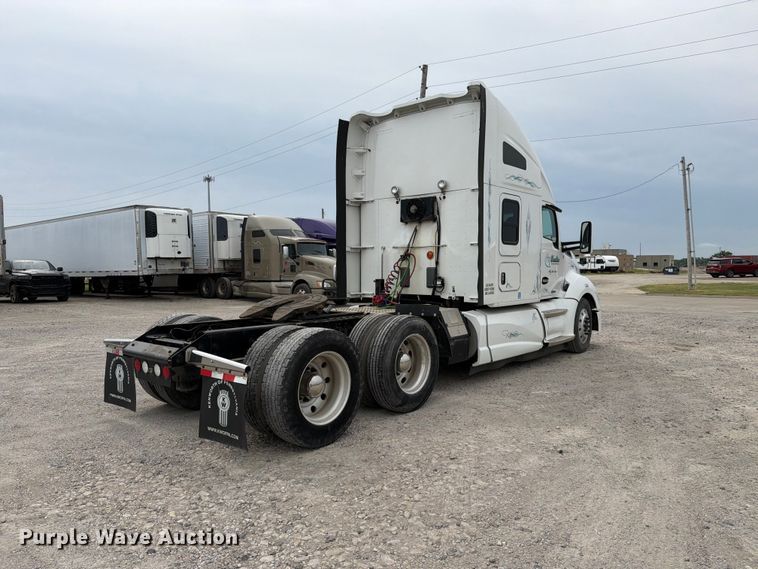image for item EX4108 2014 Kenworth T680 semi truck