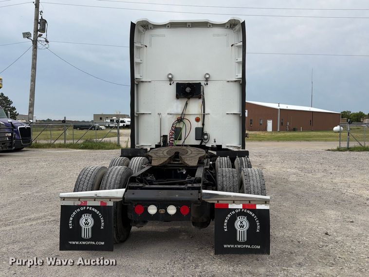image for item EX4108 2014 Kenworth T680 semi truck