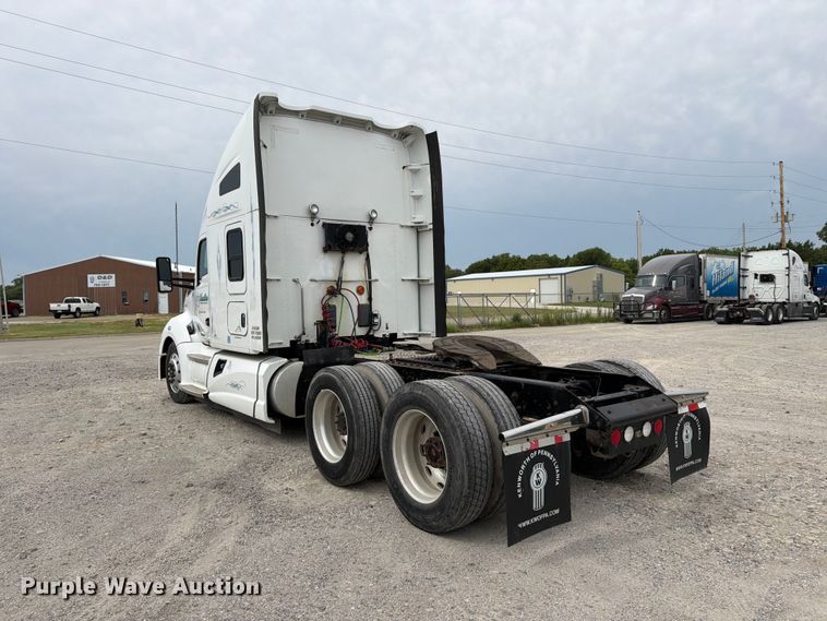 image for item EX4108 2014 Kenworth T680 semi truck
