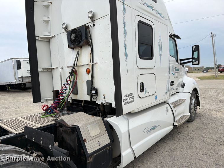 image for item EX4108 2014 Kenworth T680 semi truck