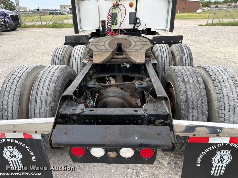 image for item EX4108 2014 Kenworth T680 semi truck