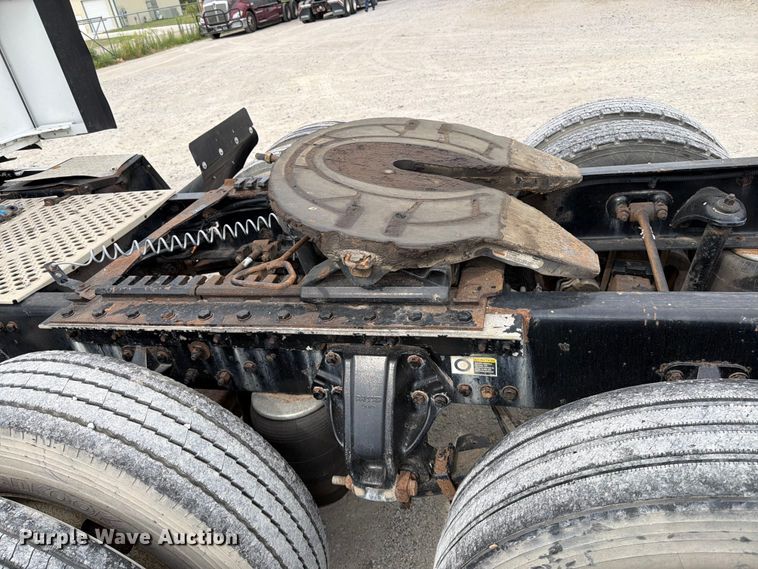 image for item EX4108 2014 Kenworth T680 semi truck