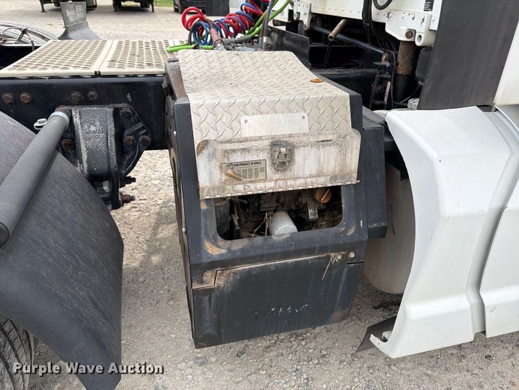 image for item EX4108 2014 Kenworth T680 semi truck