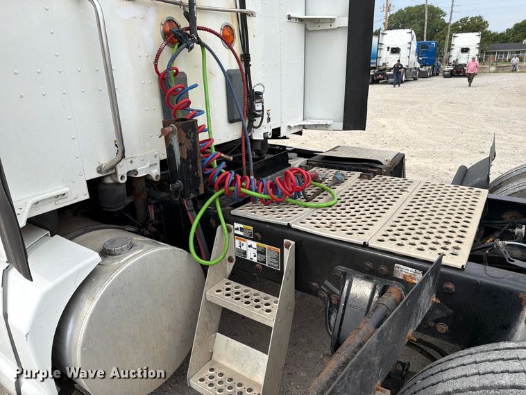 image for item EX4108 2014 Kenworth T680 semi truck