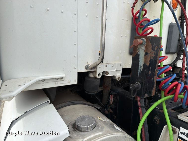 image for item EX4108 2014 Kenworth T680 semi truck