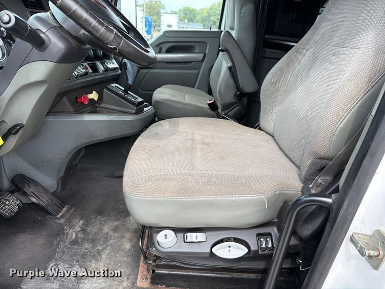 image for item EX4108 2014 Kenworth T680 semi truck