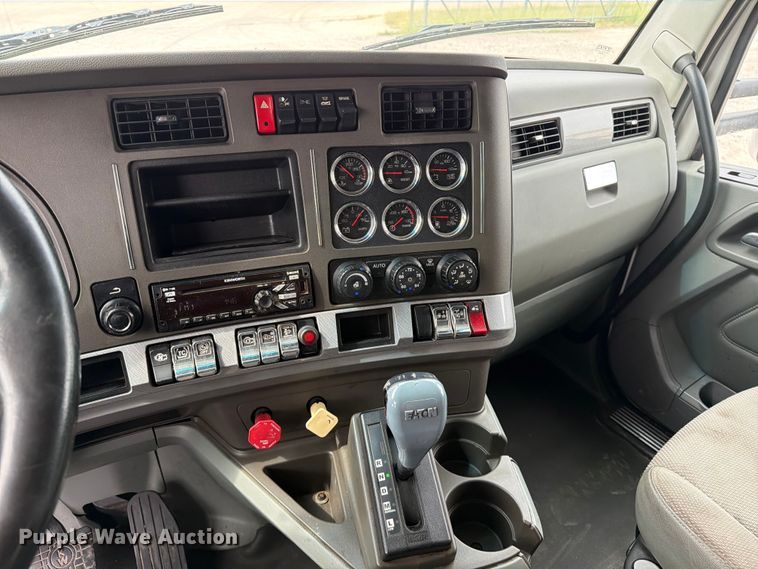image for item EX4108 2014 Kenworth T680 semi truck